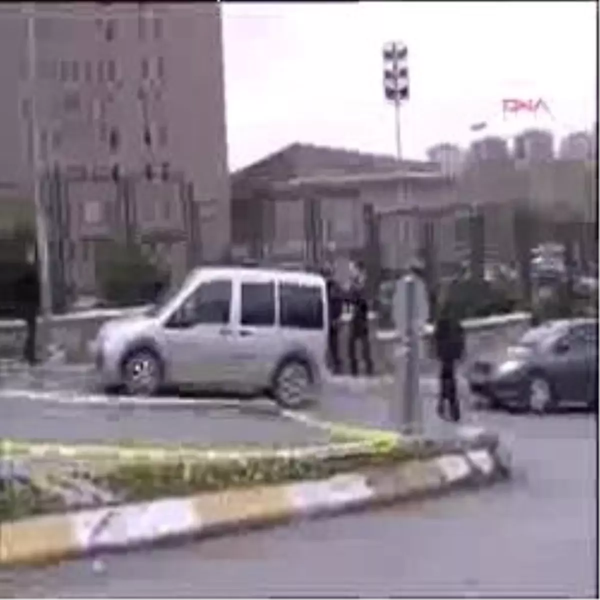 Adliye Çıkışında, Baba İle Kızı Öldürüldü