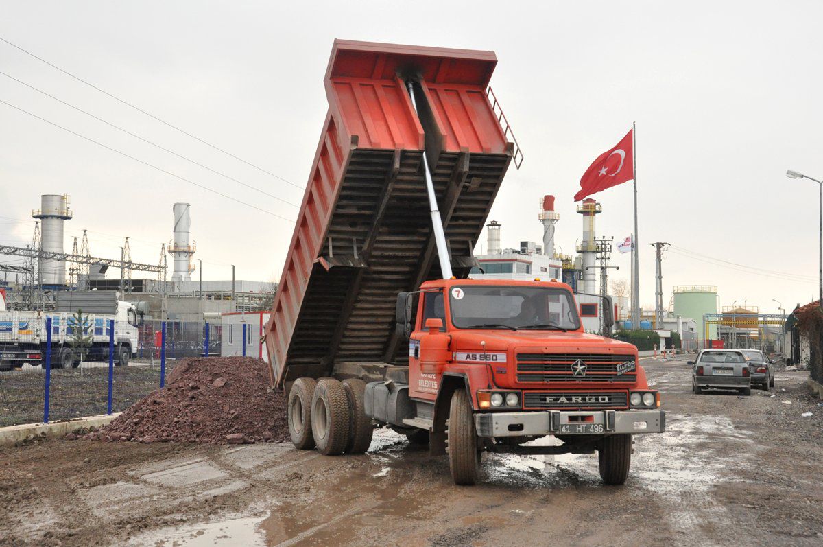 Kartepe de Çamurlu Yollar Tarih Oluyor