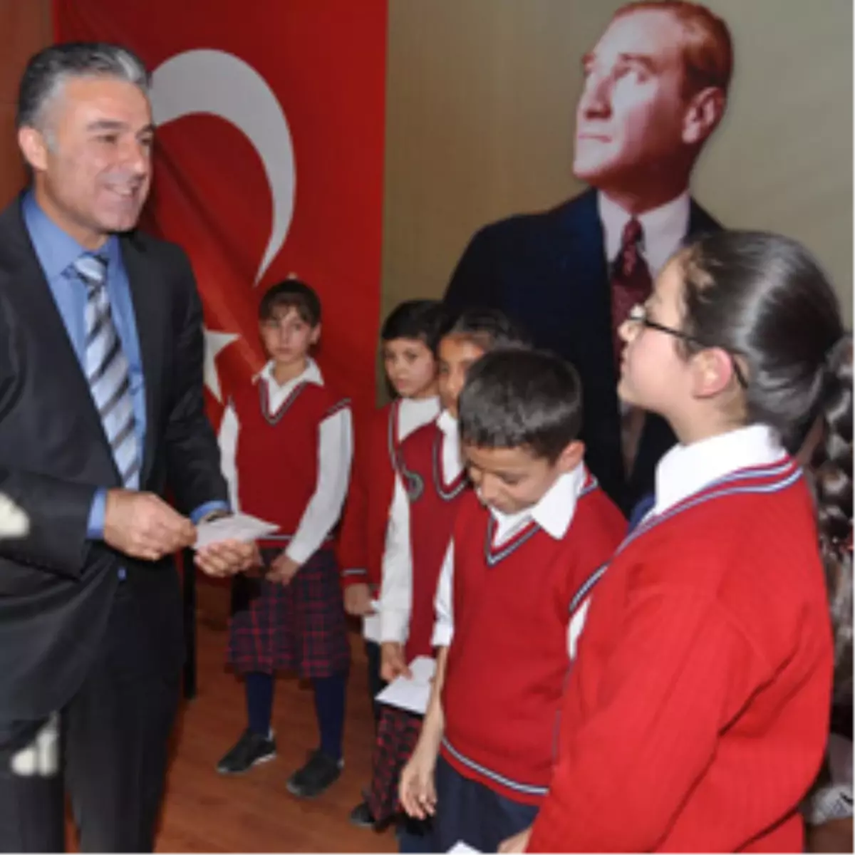 Marev Başkanı Osman Demirci’den Öğrencilere Ödül Yağdı