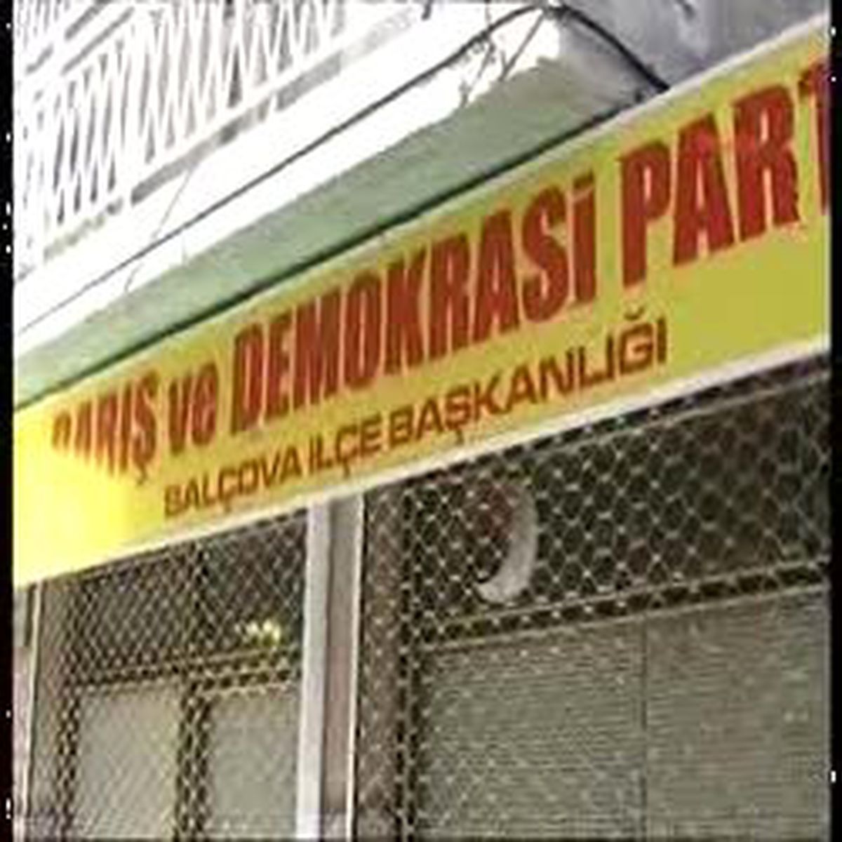 İzmir - Bdp İlçe Binasına Taşlı Saldırı