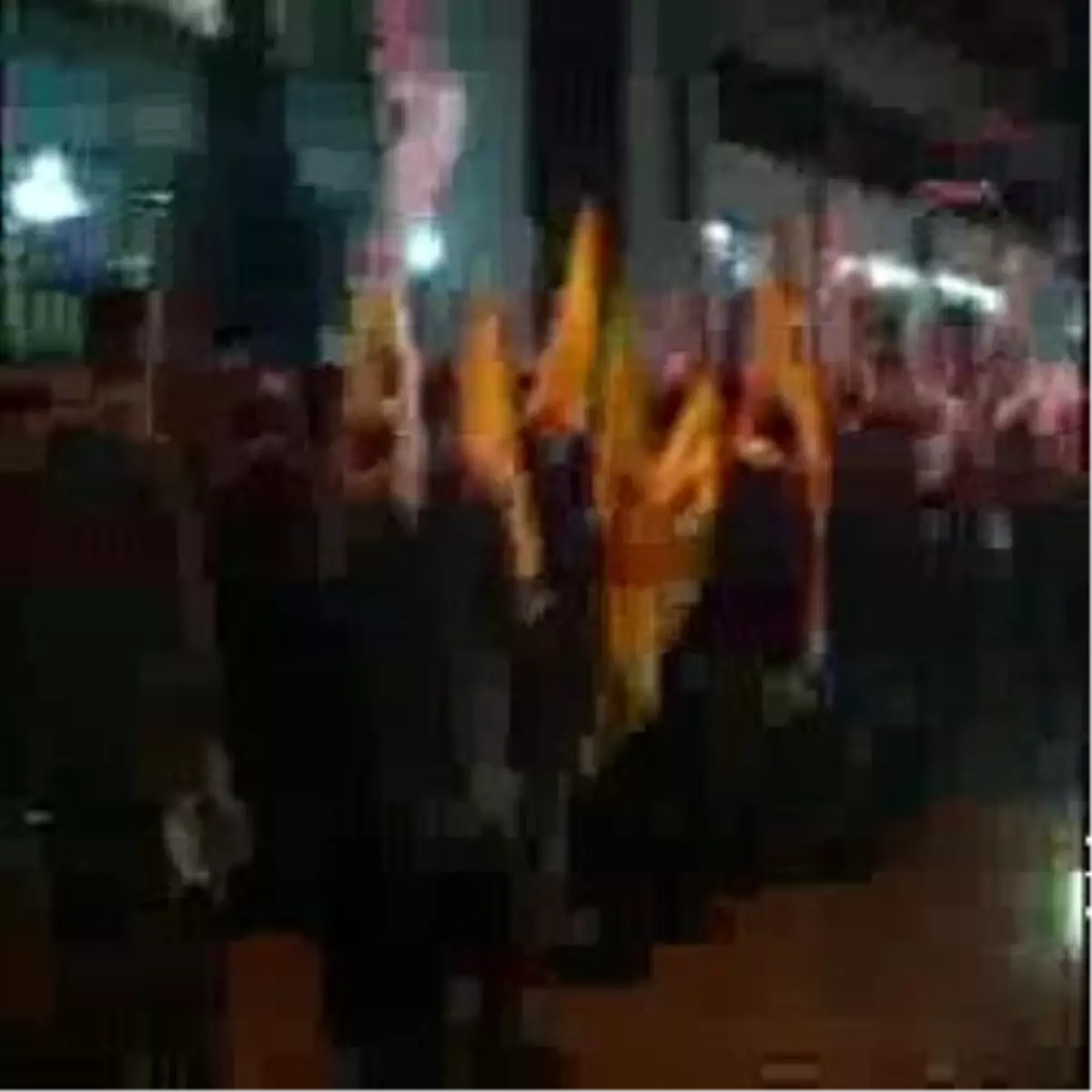 İzmit - Torba Yasasını Protesto Edenler İzmit\'e Ulaştı