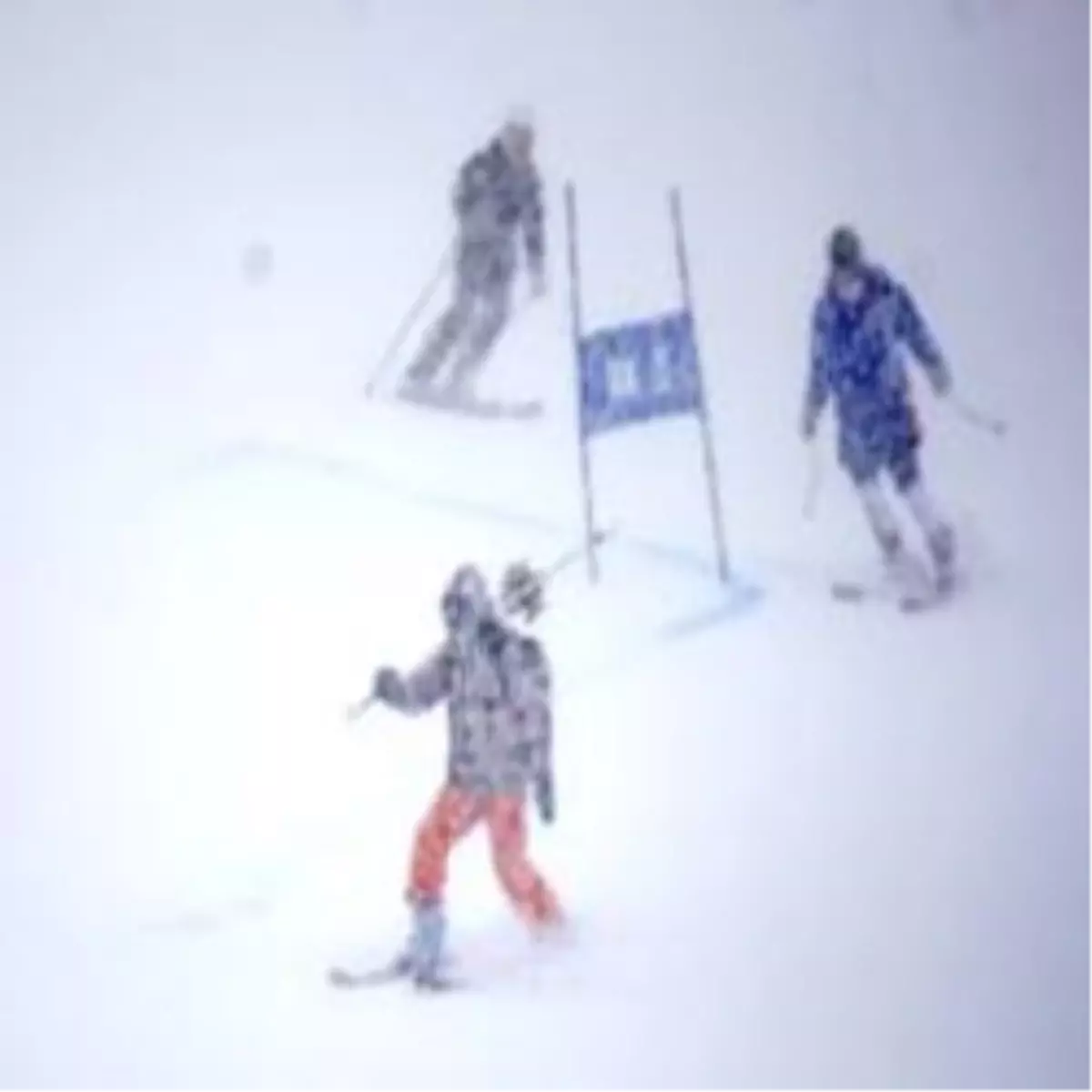 Süper G Yarışları Yarına Ertelendi