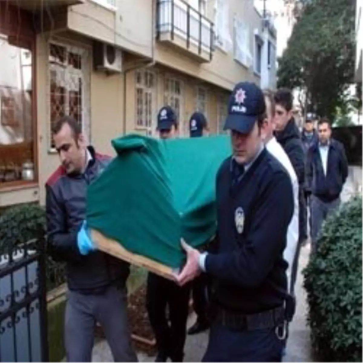 Defne\'nin Cenazesi Morga Kaldırıldı