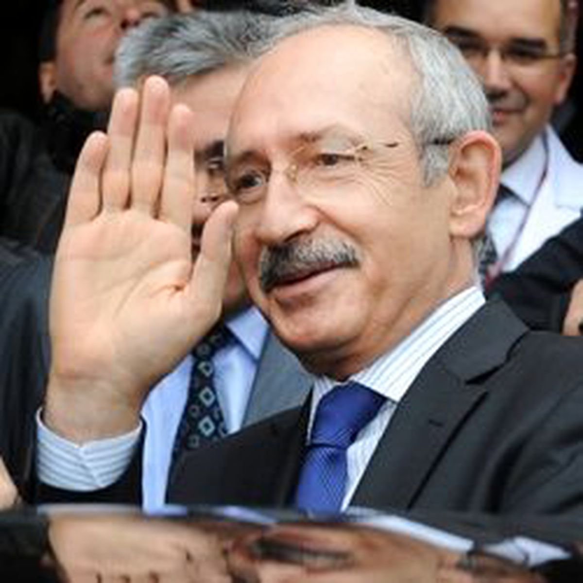 Küskün Solculara Rest Çekti