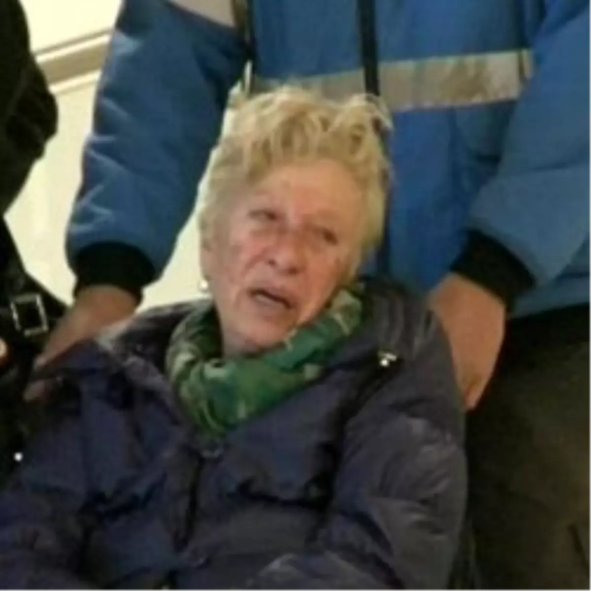 Foster\'ın Annesi Kızının Evine Geldi