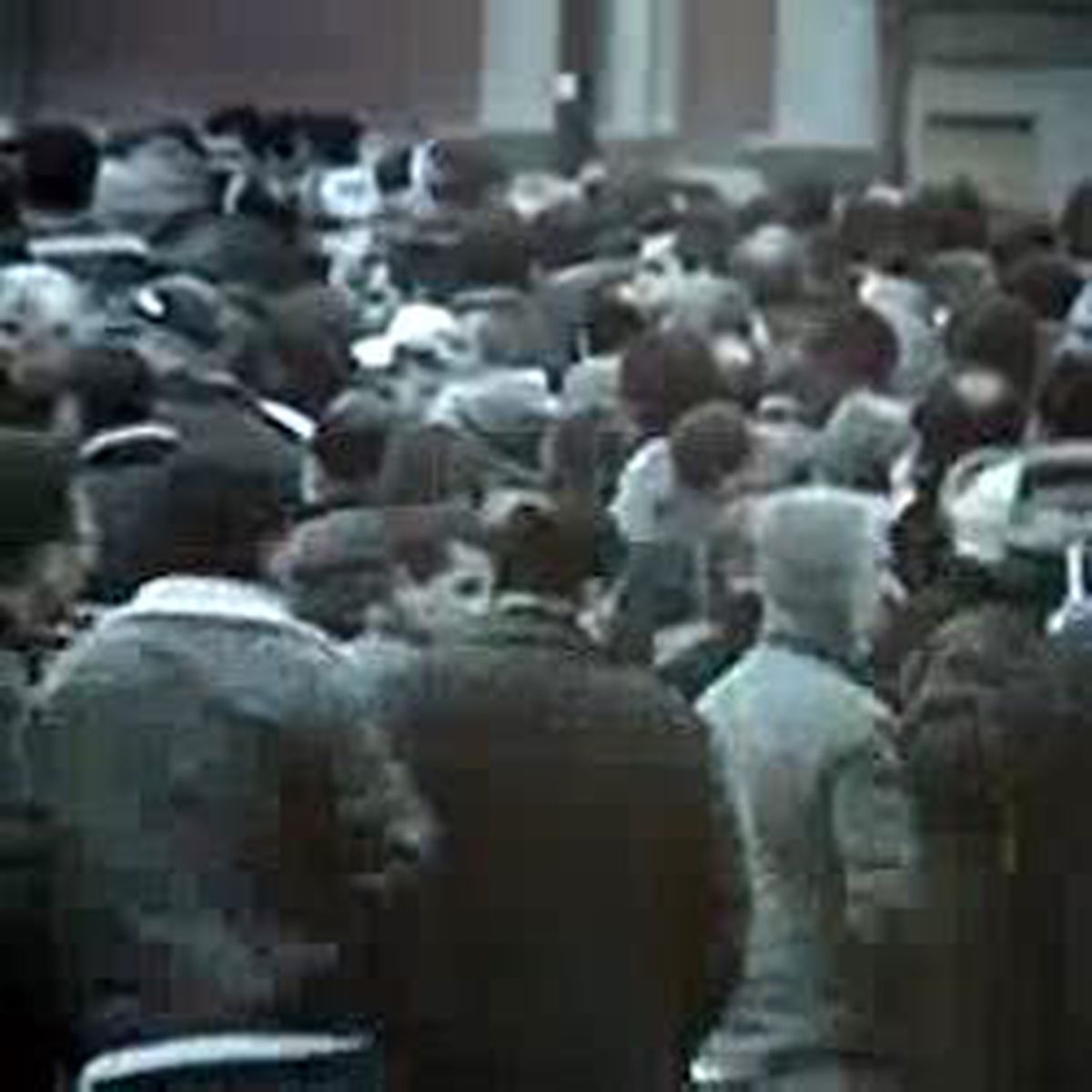 Arnavutluk'taki Protestolar Olaysız Sona Erdi