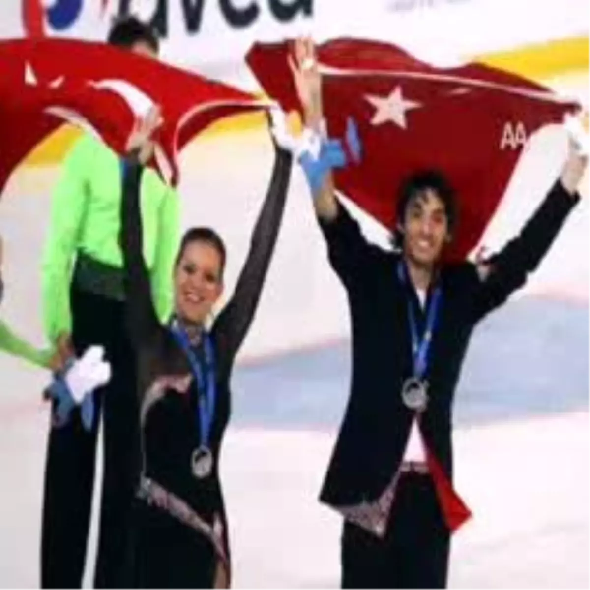 Artistik Patinajda Gümüş Madalya