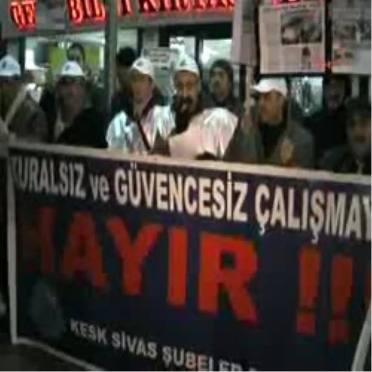 Sivas-Ak Parti Önünde 'Torba Yasa' Protestosu