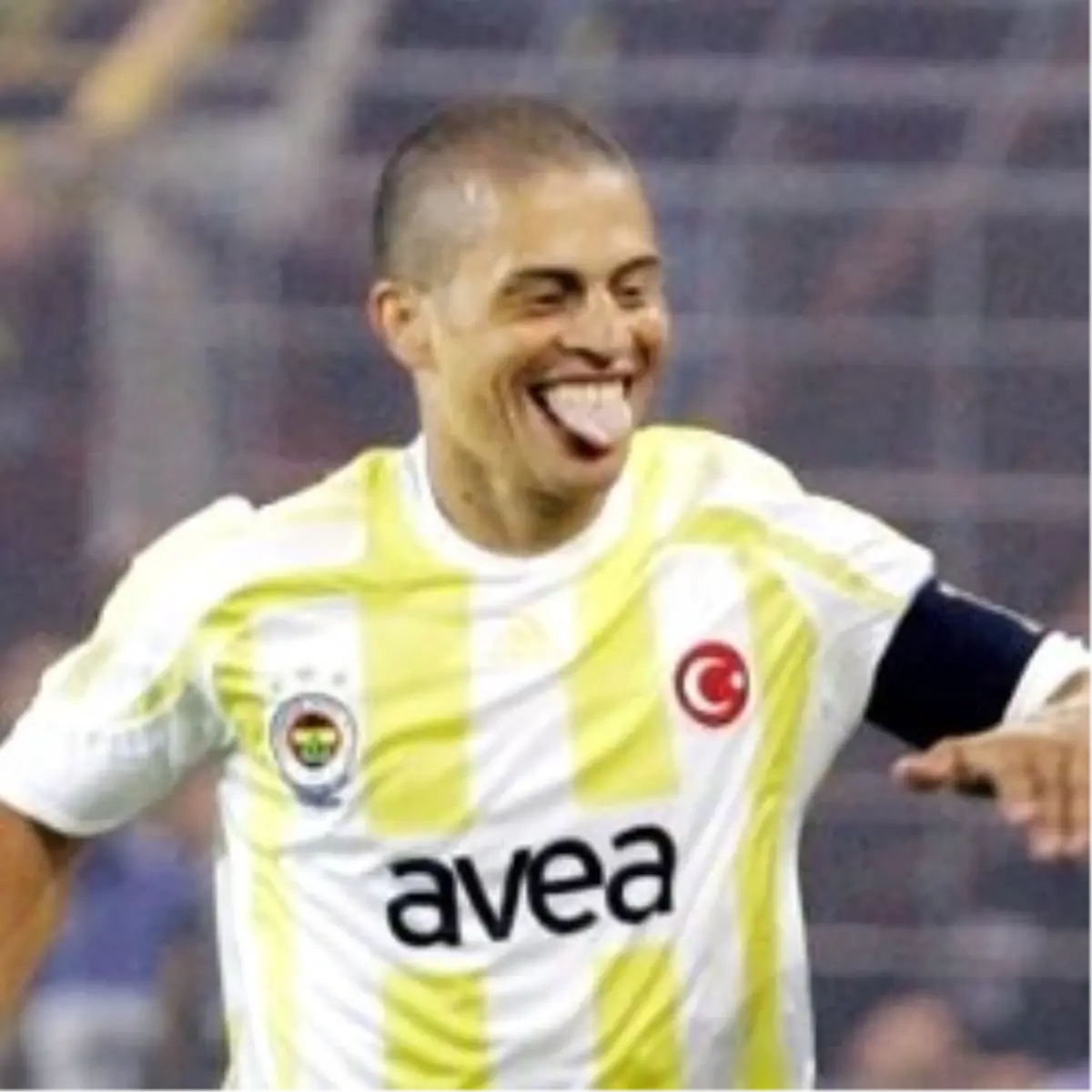 Alex De Souza 2 Yıl Uzattı