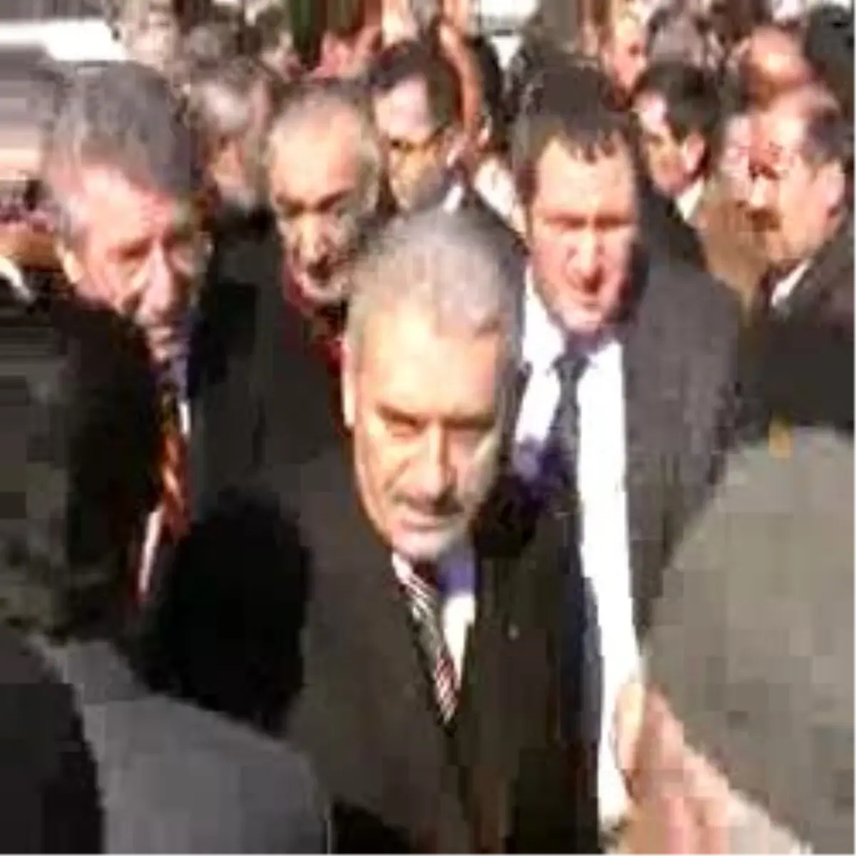 "Milleti Omuzlarında Taşıyanlar, Millet Tarafından Omuzlarda Taşınır"