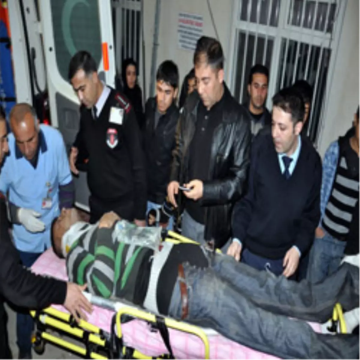 Otomobil Şarampole Yuvarlandı: 3 Asker Yaralandı