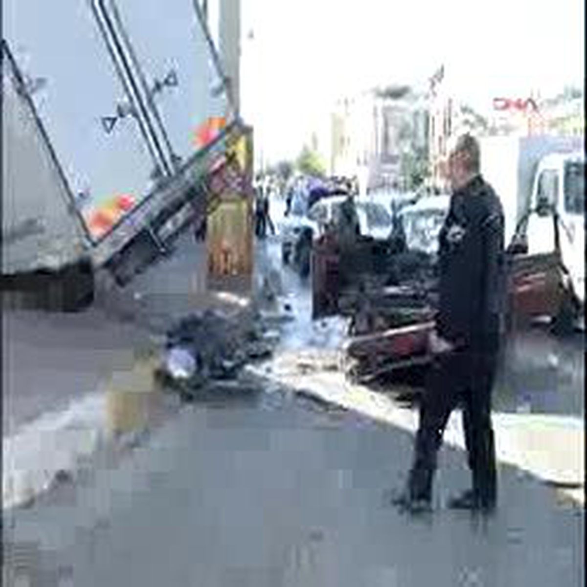 Kamyon Silindir Gibi Geçti