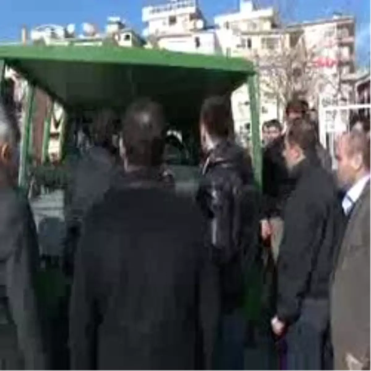 Emre\'ye Son Bakış Baba Ve Dedeyi Yıktı