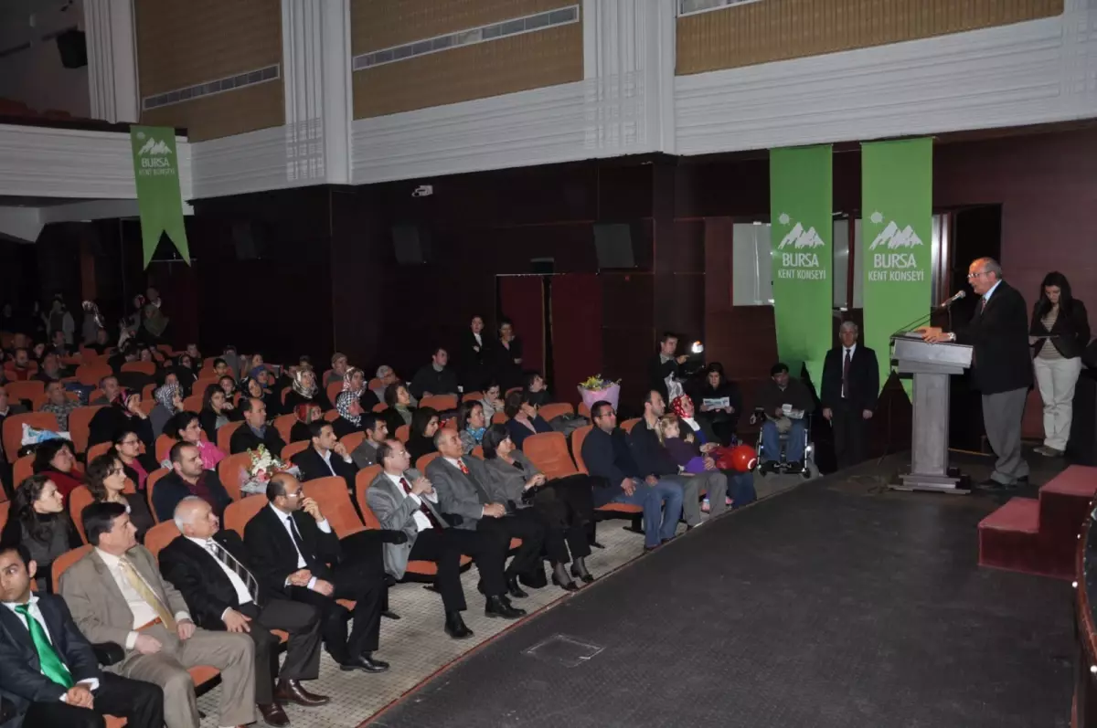 Gönüllerde Taht Kurdular