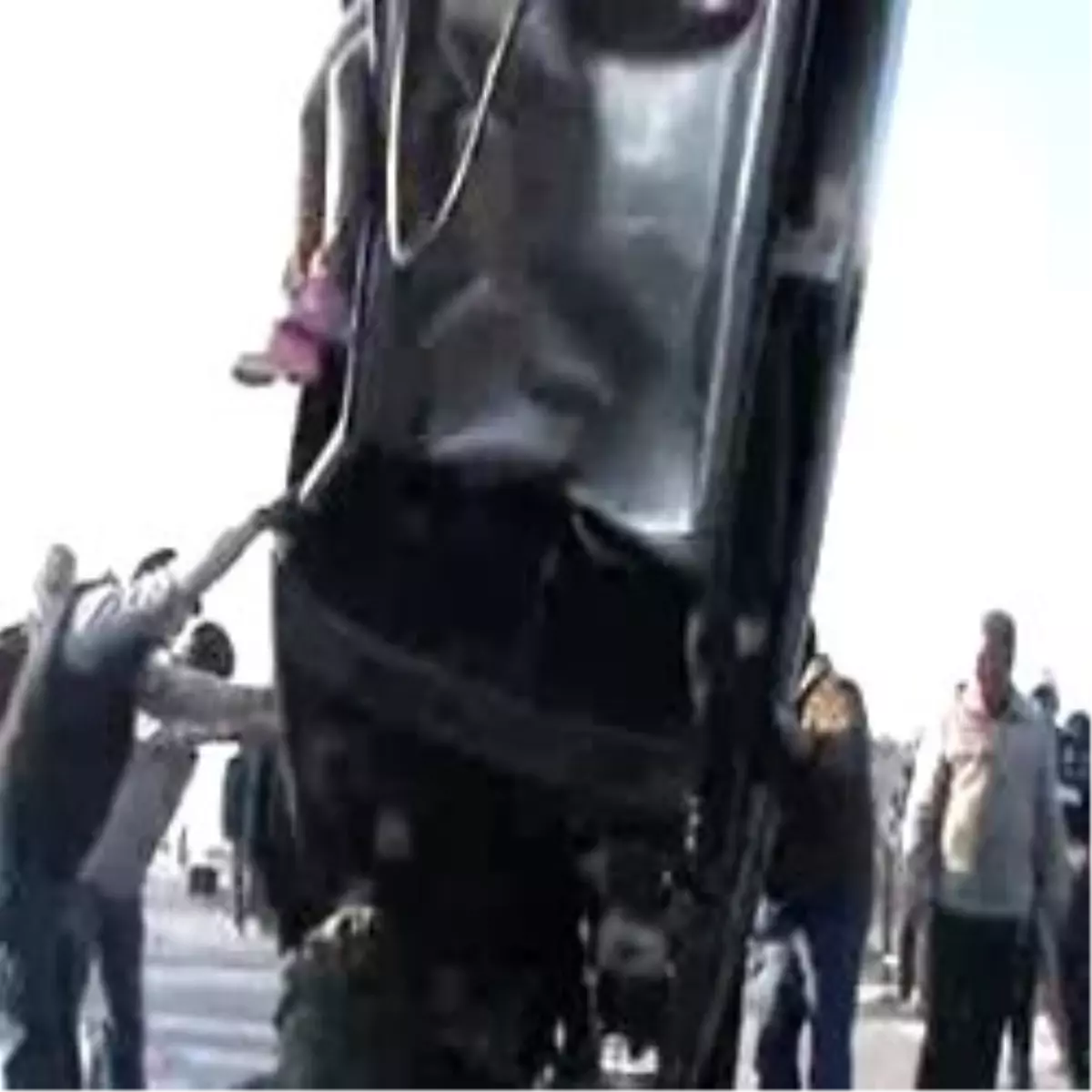 Tatil Dönüşü Kazada Ölen 5 Kişiden 3\'ü Toprağa Verildi