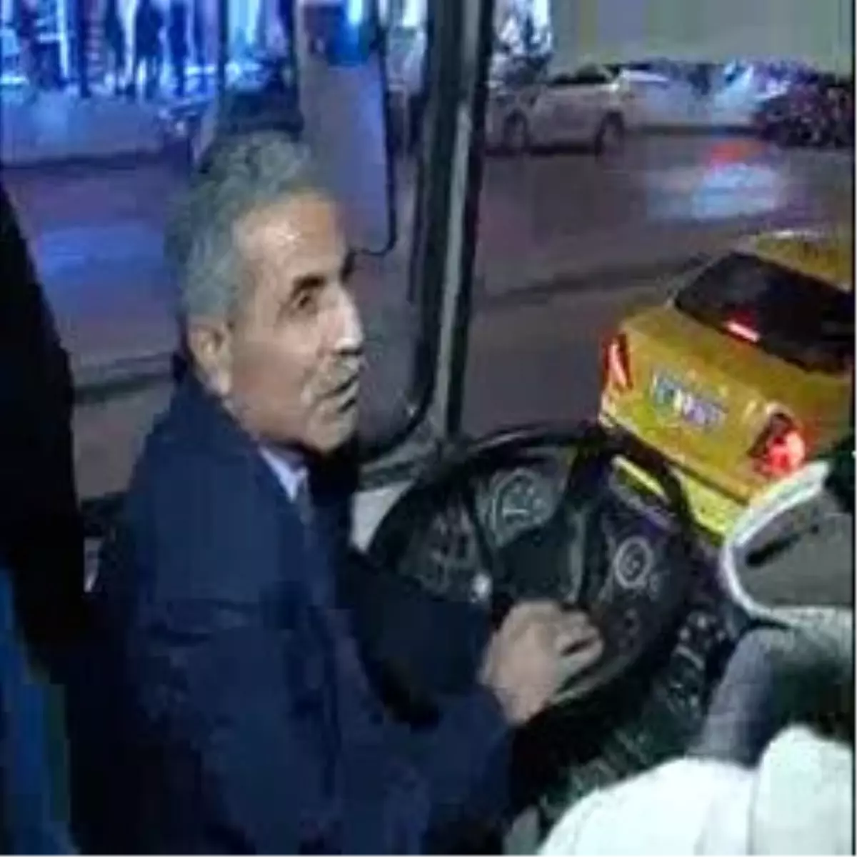 2 (Özel) Ulaşım Zammı Eyleminde Gergin Anlar