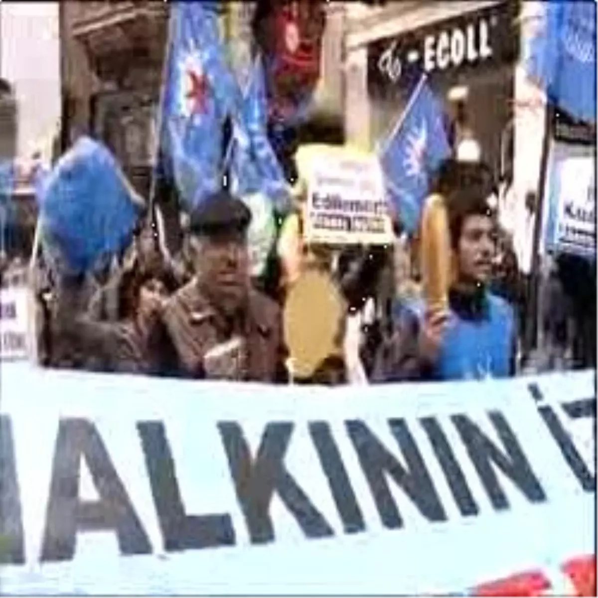 Tencere Ve Tabaklarla Yürüyüp Mübarek'in Kuklasını Yaktılar