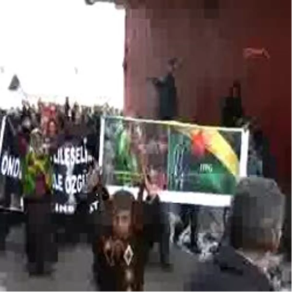 Hakkari ve Yüksekova Yine Karıştı
