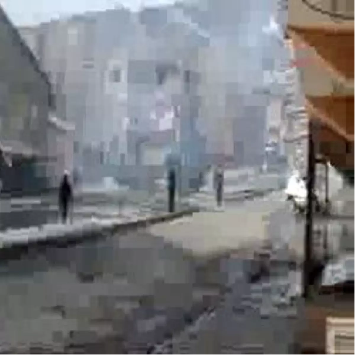 Hakkariekpolis, Göstericilere Müdahale Etti