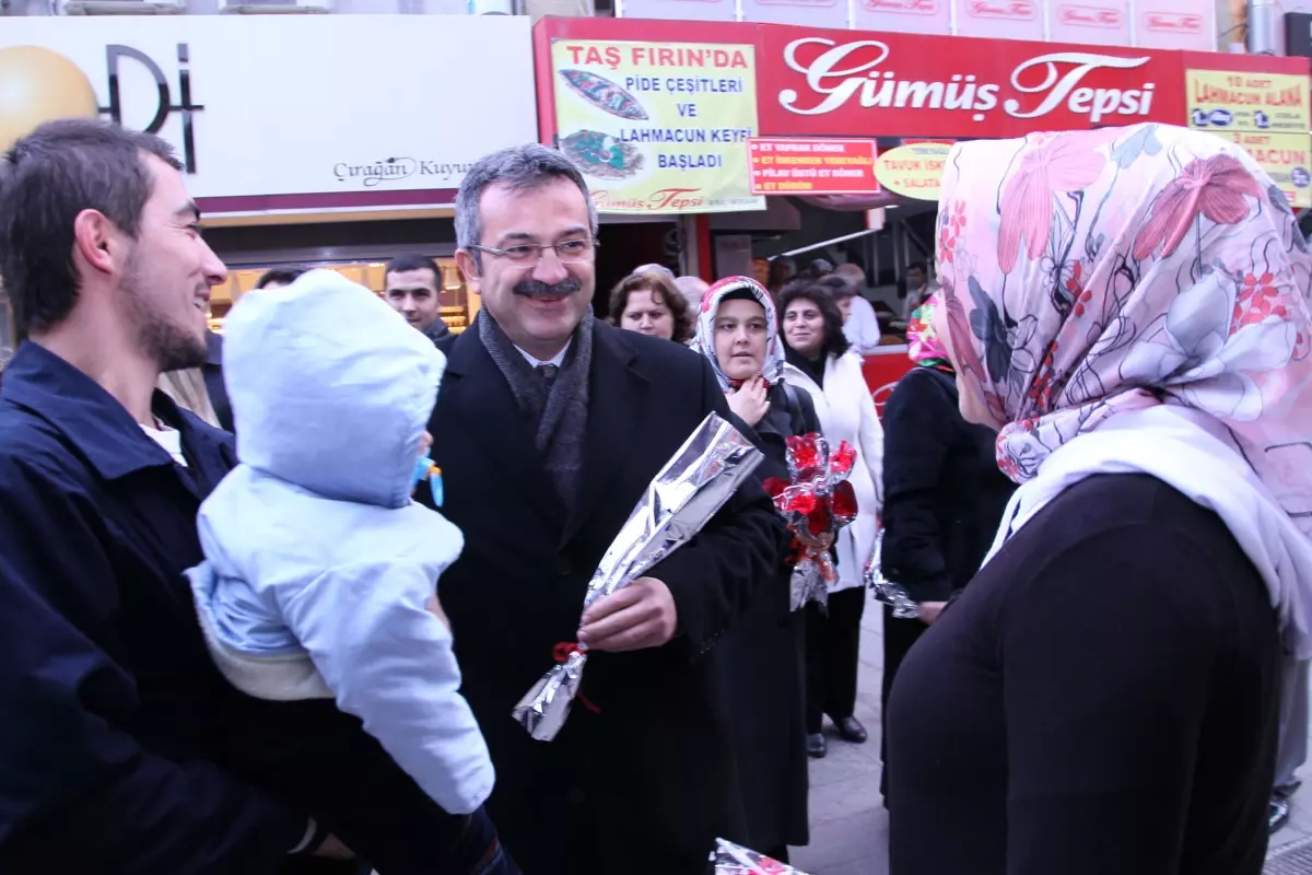 Başkan Köşker’den Gebzelilere Sevgi Çiçeği 
