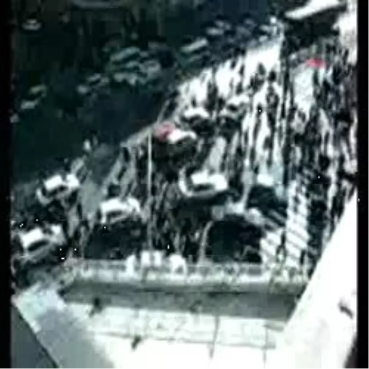 İran\'da Muhalifler Ayakta