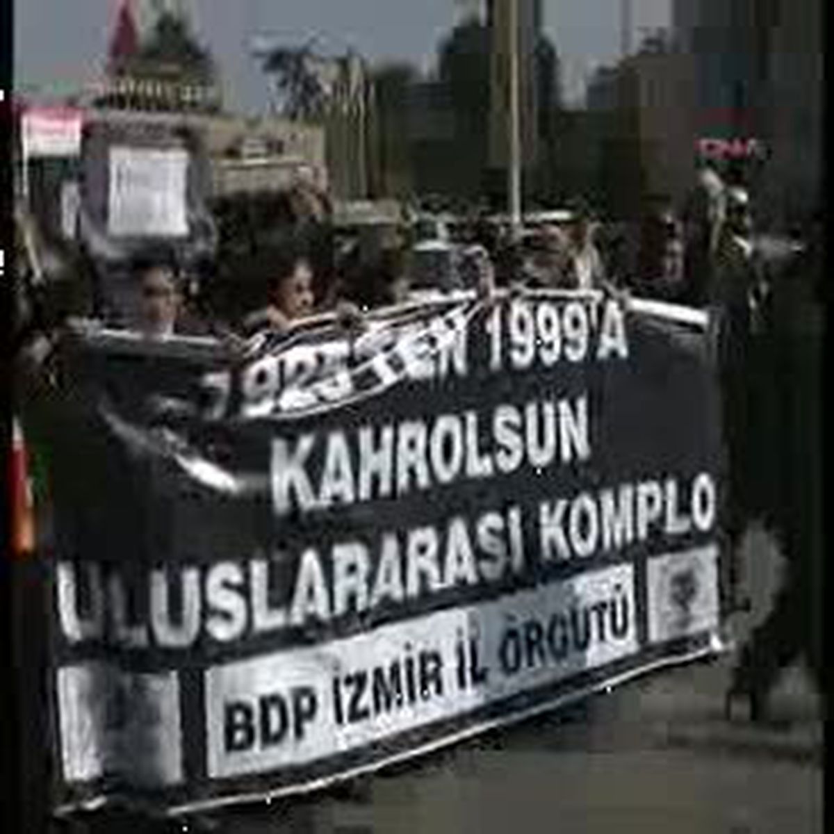 İzmir'de Bdp'lilerden Gerginlik Yaratan Yürüyüş