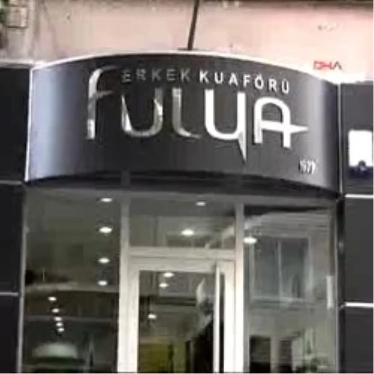 Bu Kuaför Salonunda Fasıl Bile Var