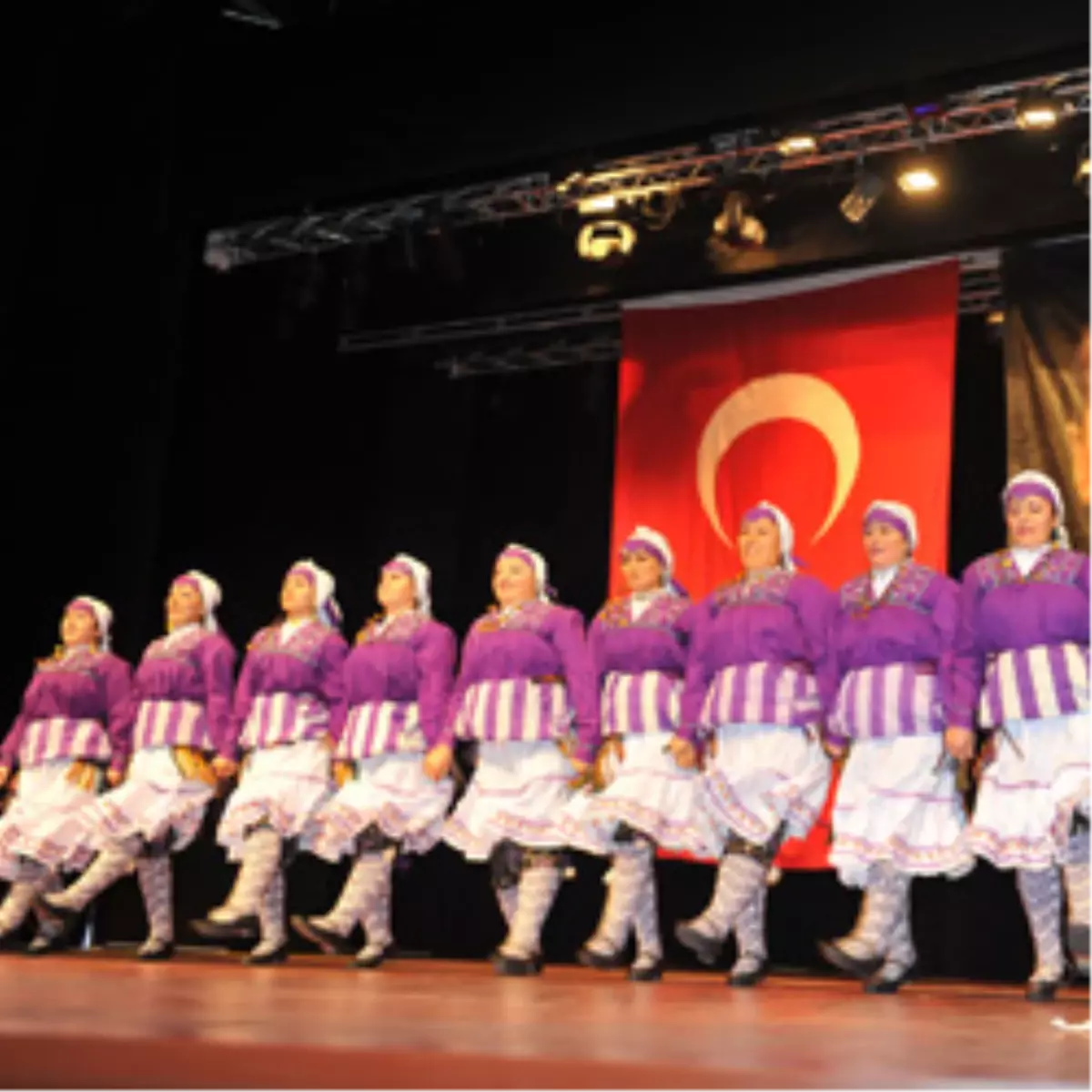 Hanım Lokalleri 2. Halkoyunları Şenliği