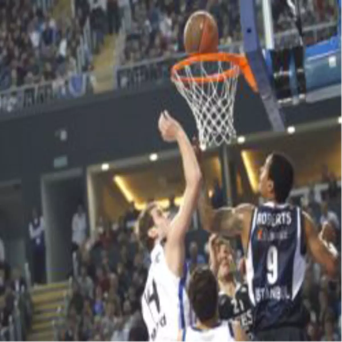 Efes Pilsen, Sahasında Real Madrid\'e 77 - 60 Yenildi