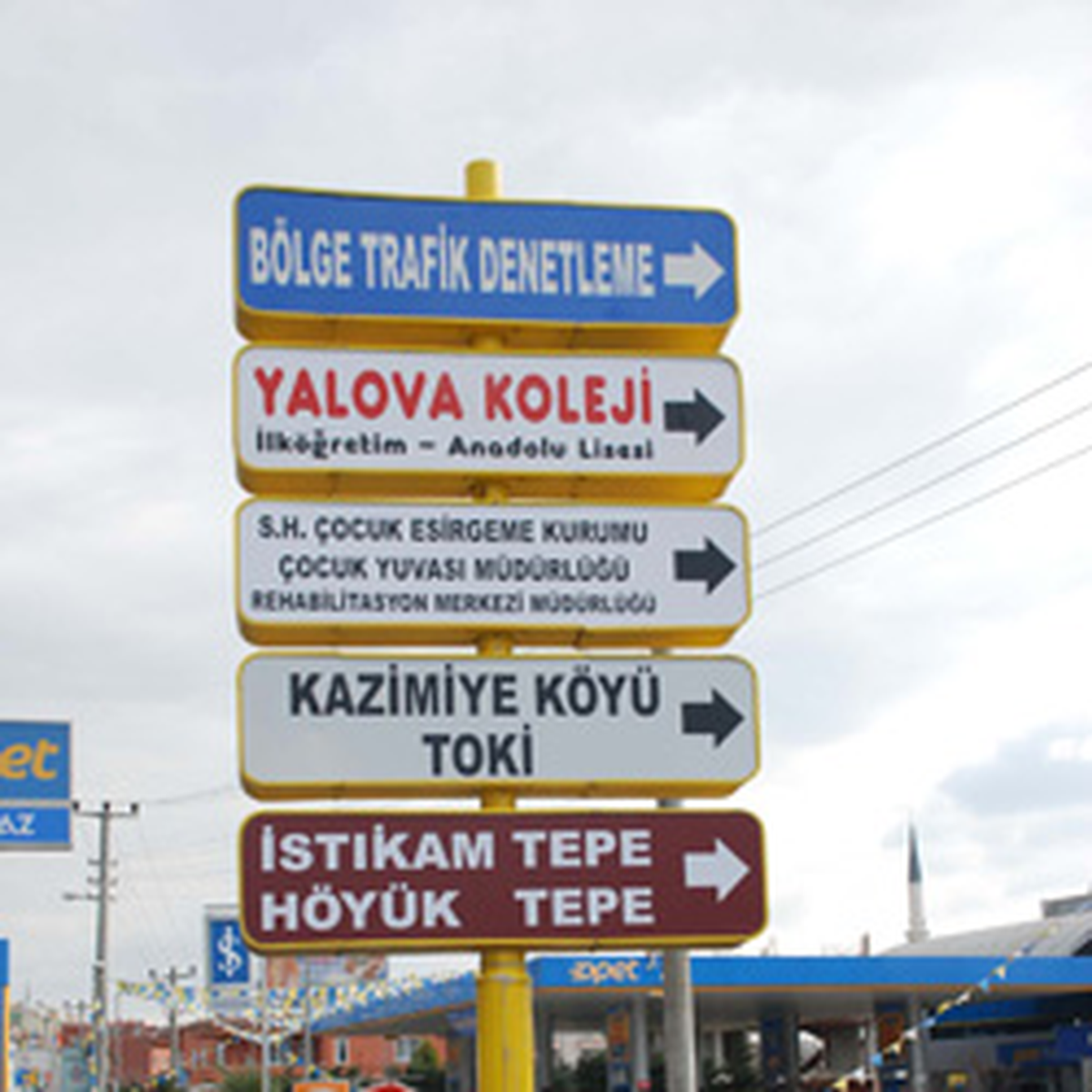 Elmalık Yolu’ndaki Tabela Kirliliğine Son Verildi