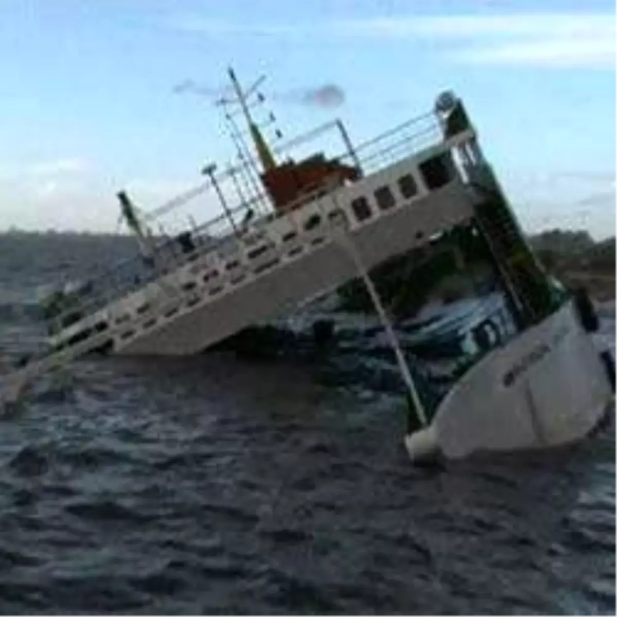 Turist Gemisi Battı: 12 Ölü