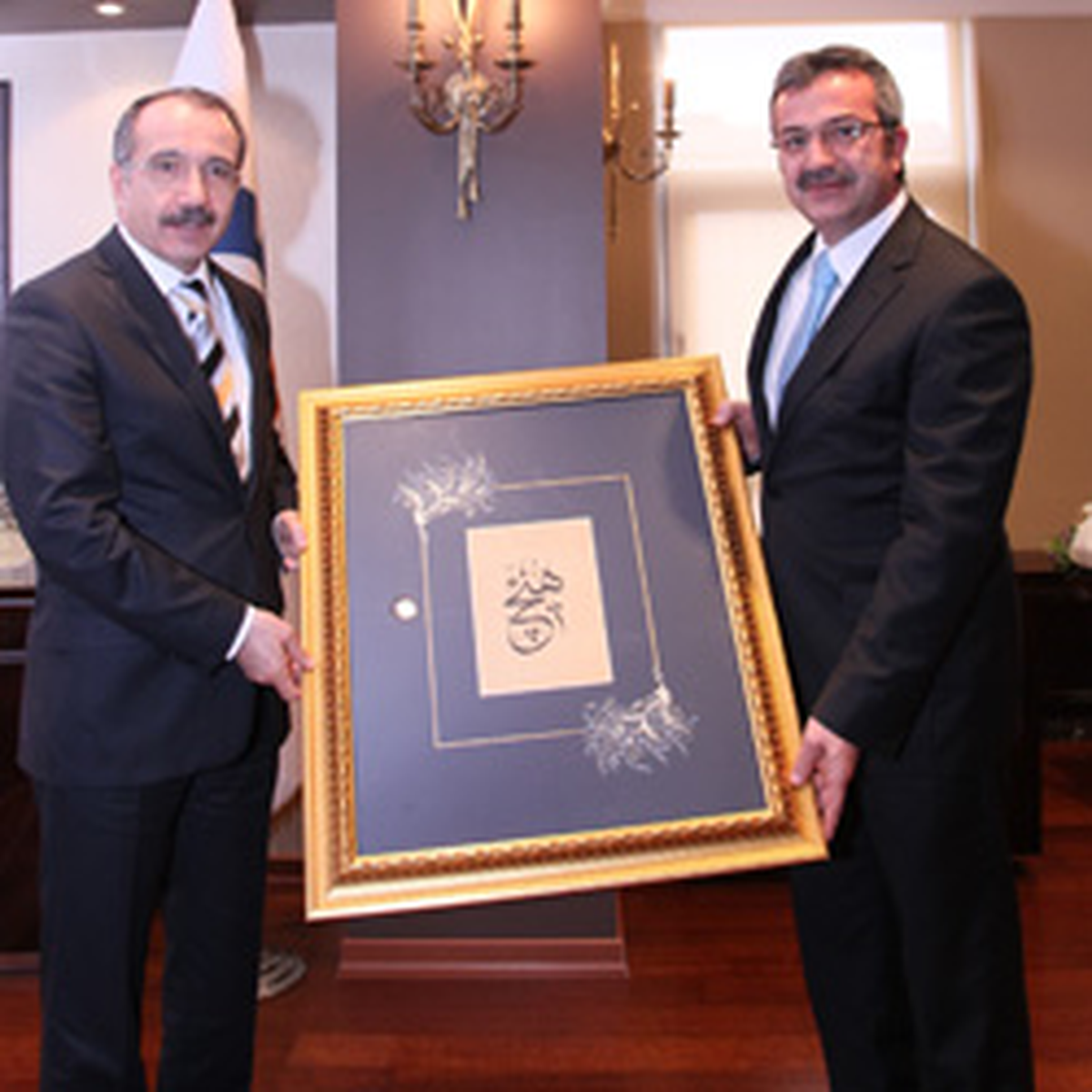 Başkan Adnan Köşker’den Bakan Dinçer’e Tezhip Tablo 

