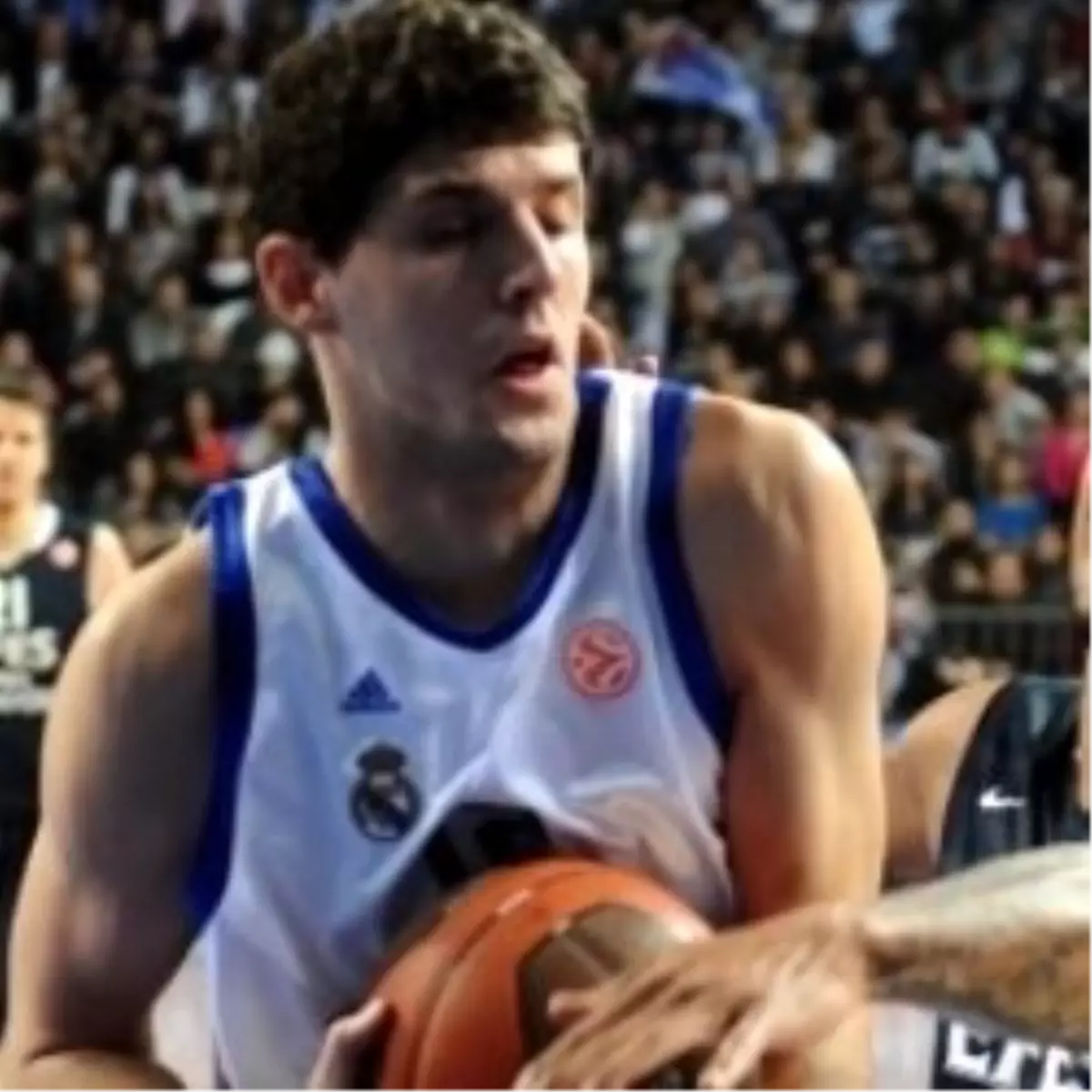 Efes Pilsen: 60 - Real Madrid: 77