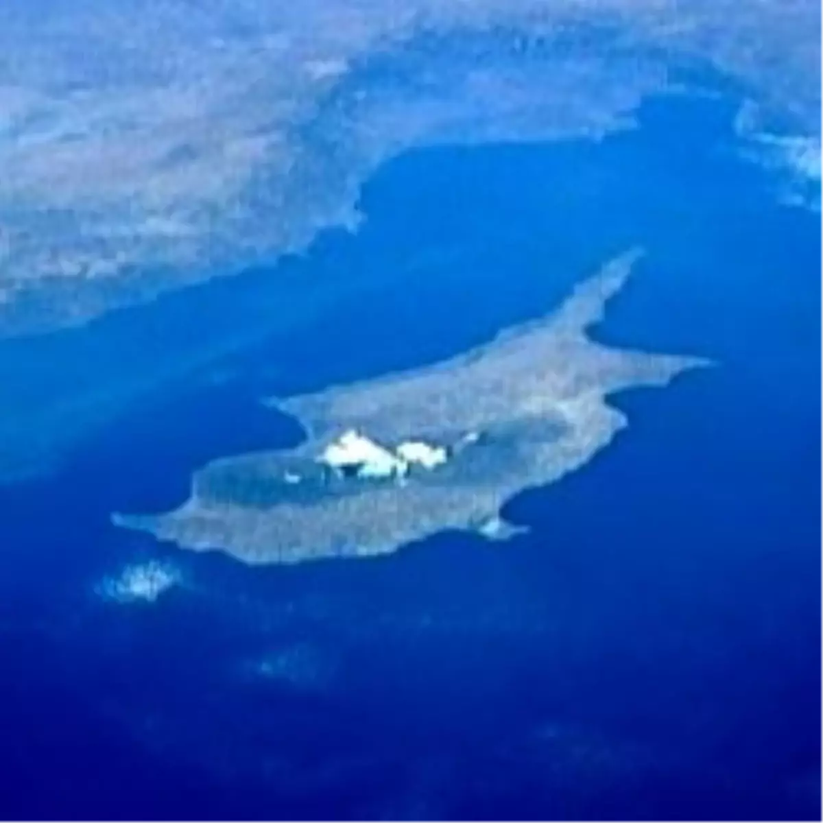 KKTC\'de Sendika, Muhalif Partiler Hükümeti İstifaya Çağırdı