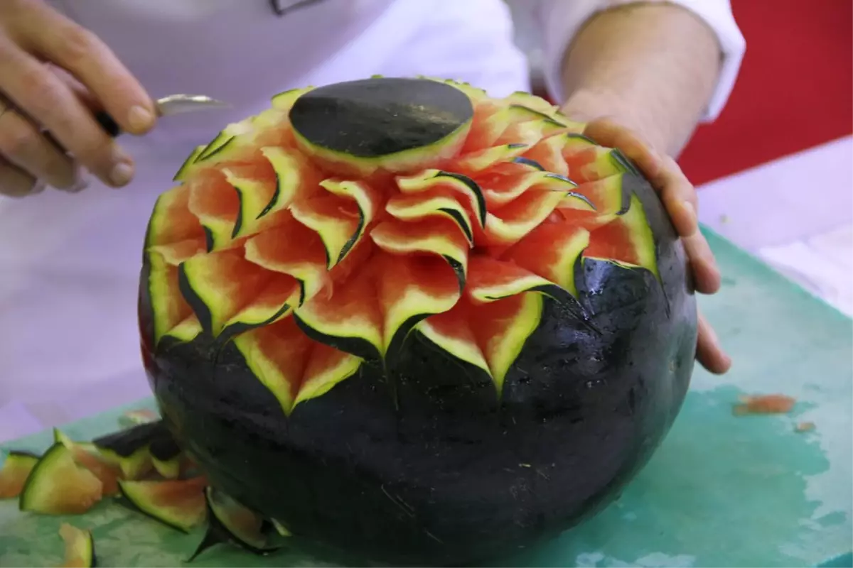 Mutfakta Dostluk Pişiyor.