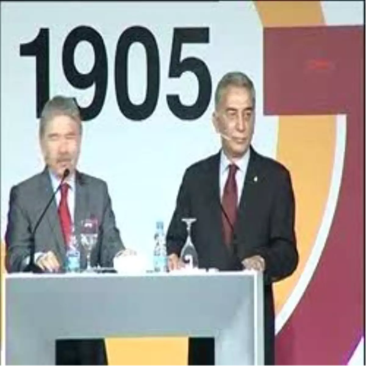 Galatasaray Kulübü\'nde Üyeleri Bilgilendirme Toplantısı Yapıldı