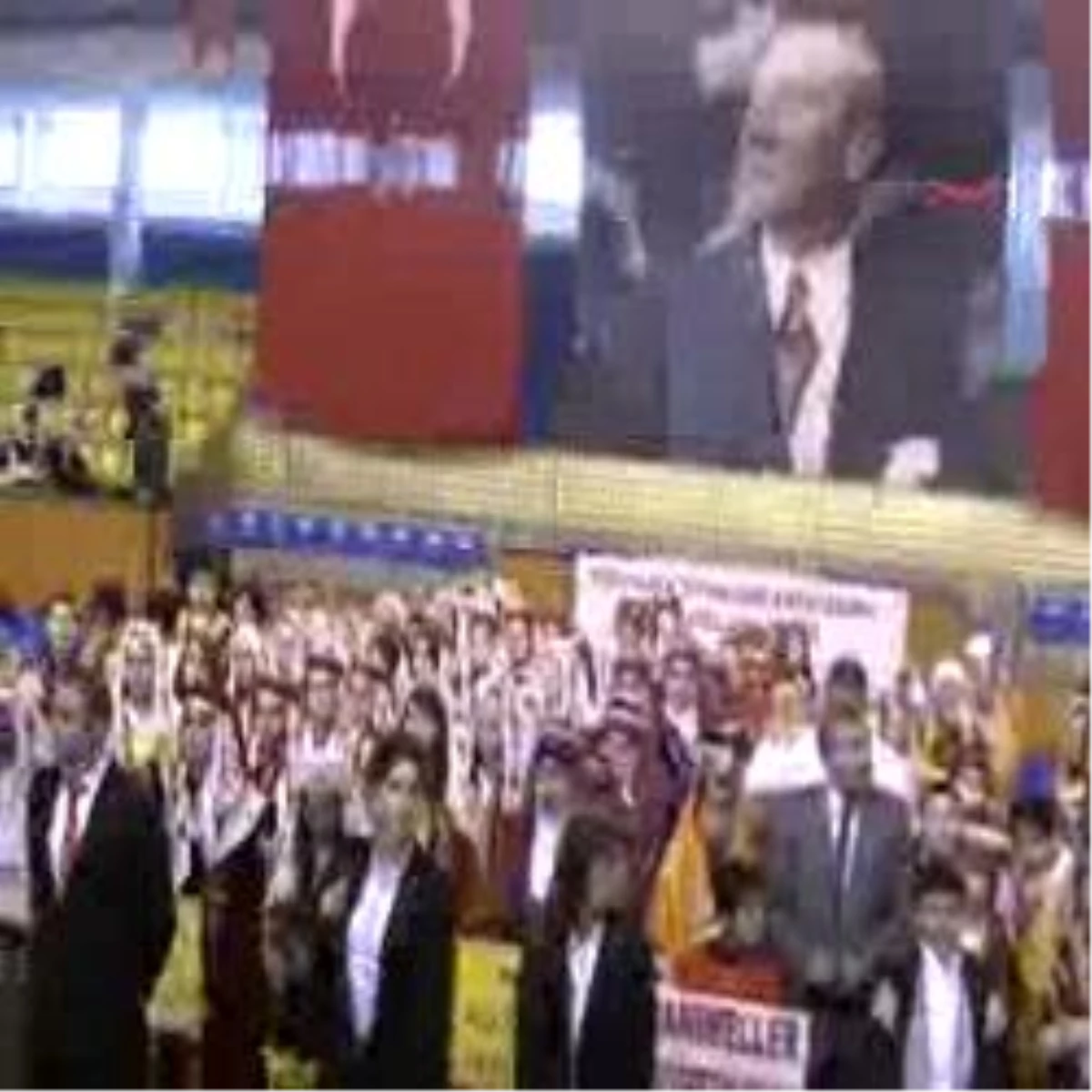 Kırıkkale Valisi Önce Ödül Dağıttı Sonra Halk Oyuncularla Halay Çekti