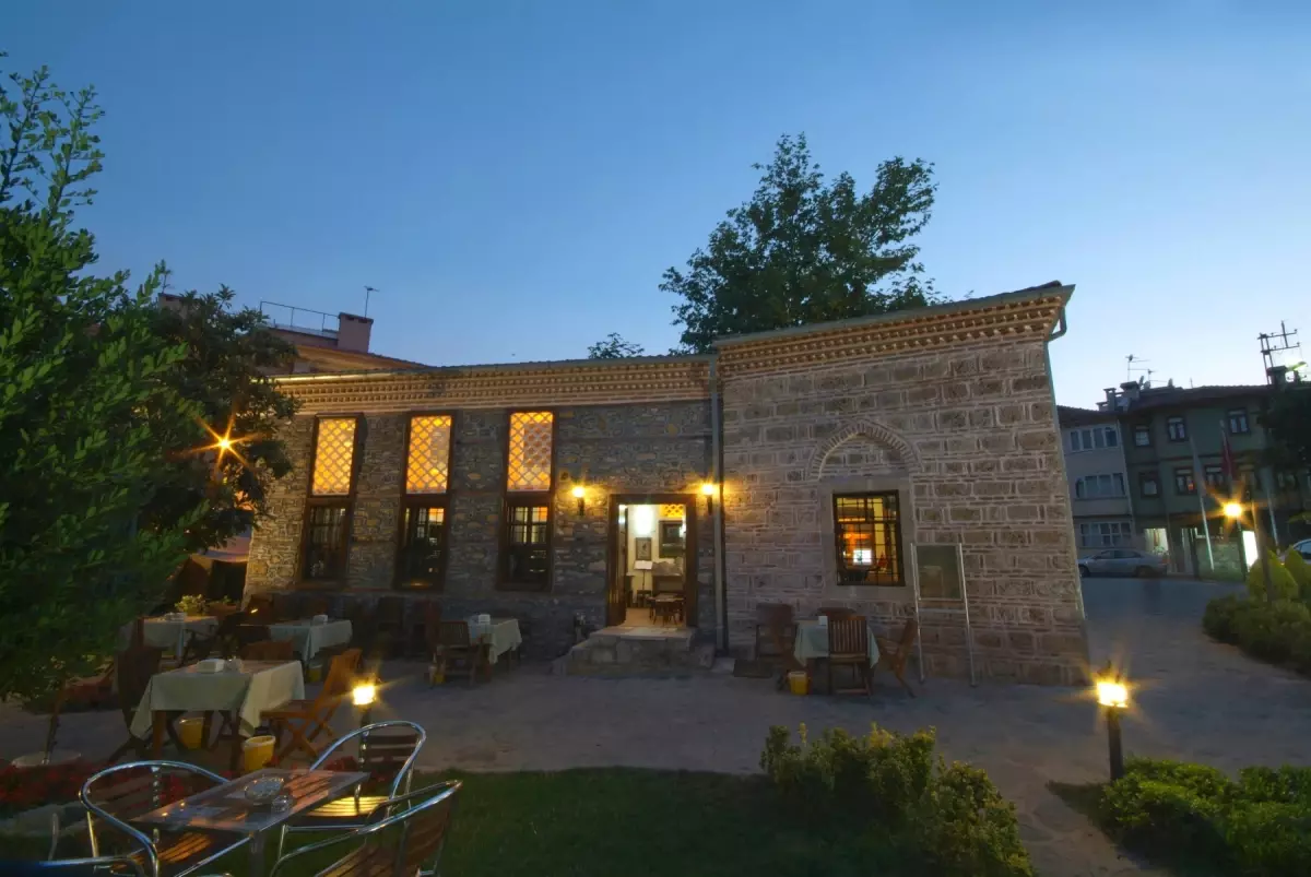 Haraççıoğlu, Süleymaniye Kütüphanesi’ne Rakip