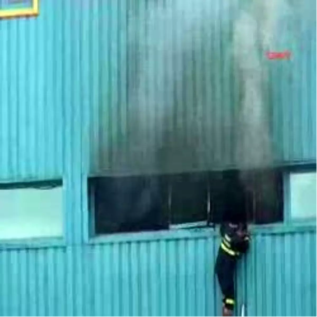 Yozgat\'ta 200 Kişilik Öğrenci Pansiyonunda Korkutan Yangın