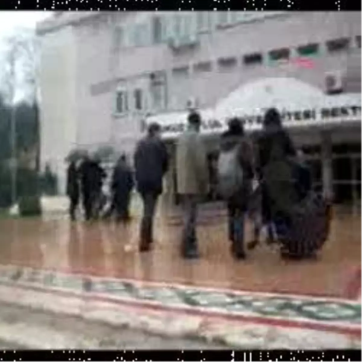 Dokuz Eylül\'de Aköz Kavgası