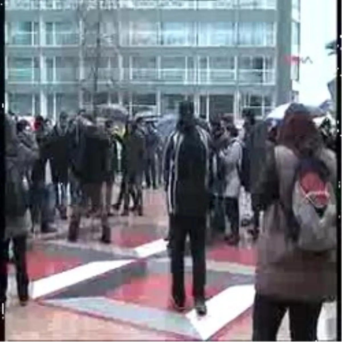 Dokuz Eylül\'de Aköz Kavgası