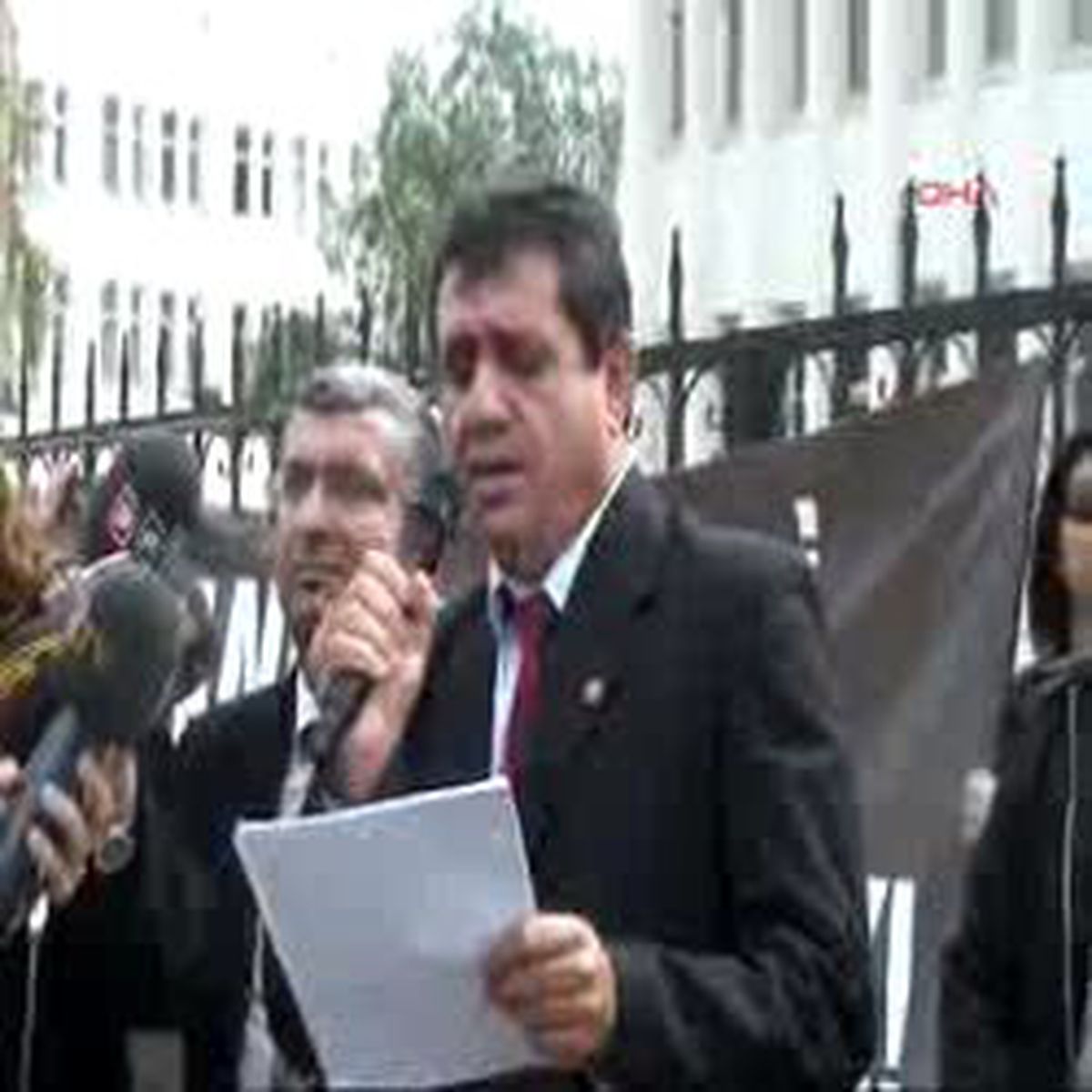 KKTC'de KTÖS, Grev Yasağını Protesto İçin Grev Yaptı, Başbakanlığa Yürüdü