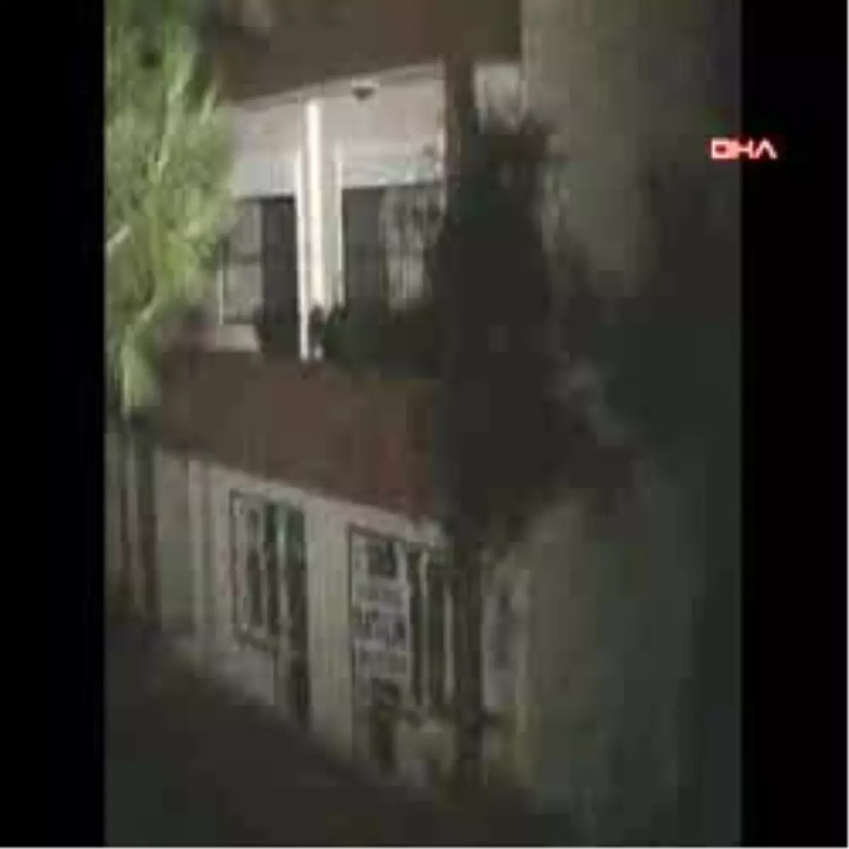 Kuşadası\'nda Toprak Kayması Kabusu Geri Göndü