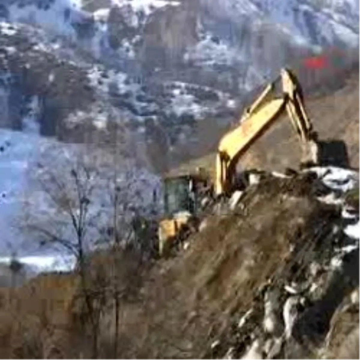 Mutki İlçe Jandarma Komutanlığı Bahçesinde Kazı Çalışması Yapılıyor