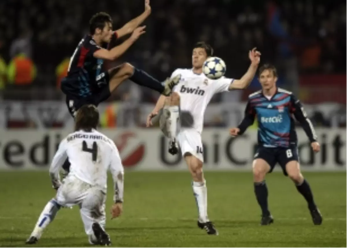 Real\'e Fransa\'da Gülmek Haram!