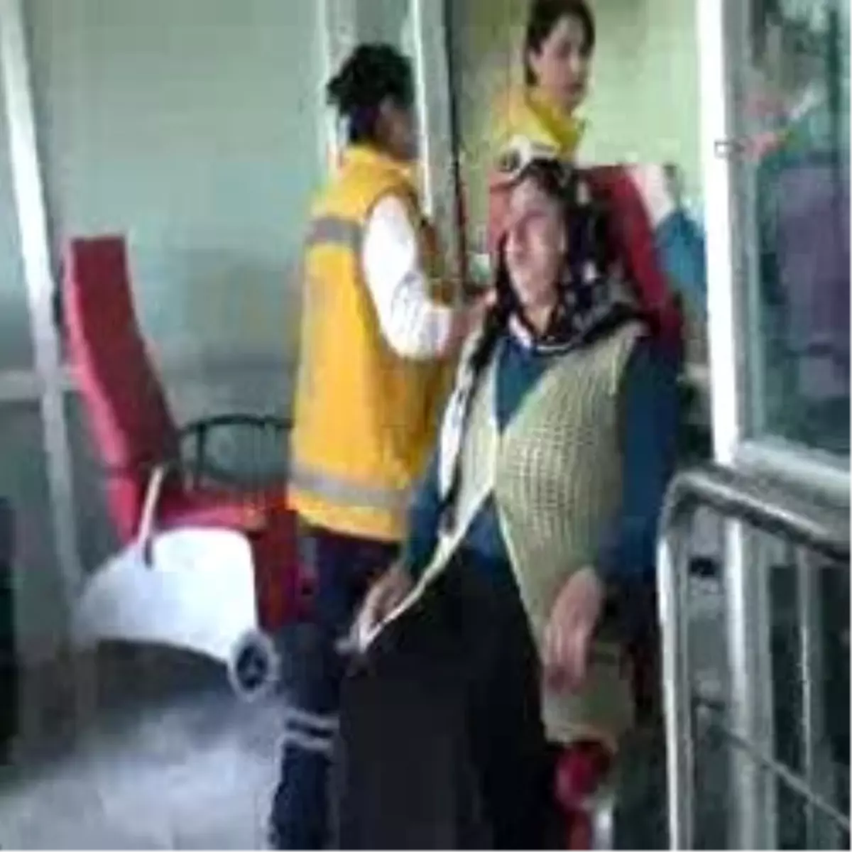 Komşuların Süpürgeli Çocuk Kavgası