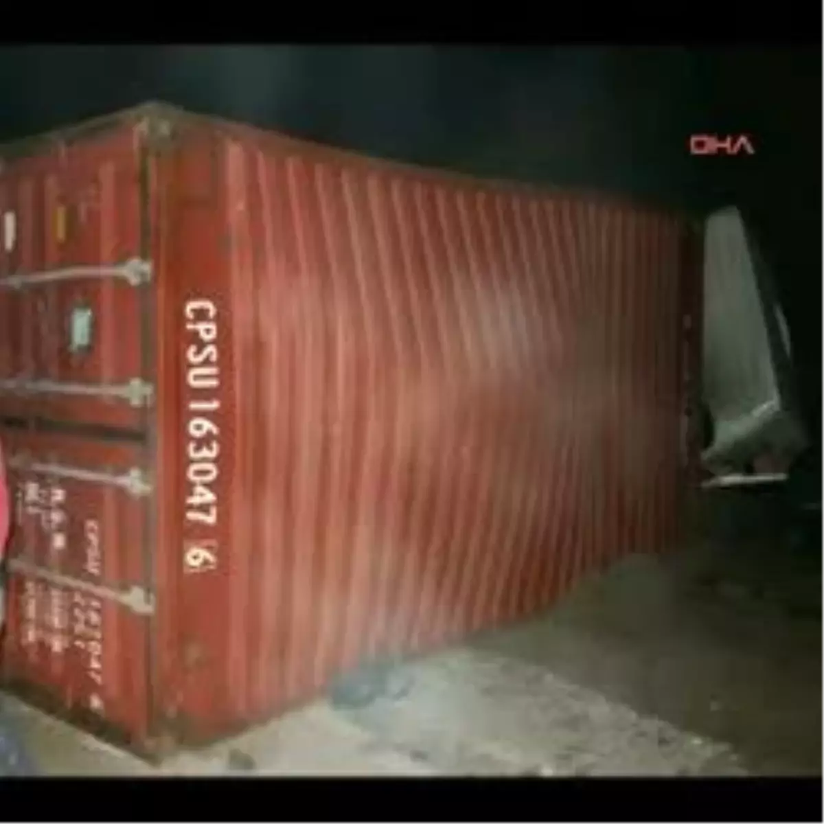 Freni Patlayan TIR Otomobili Biçti