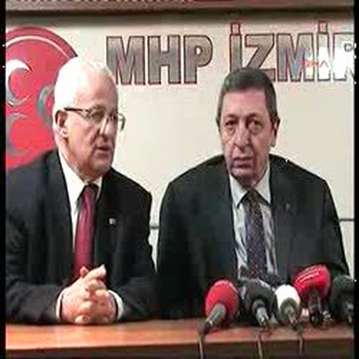 İzmir - Mhp'li Bölükbaşı 'Başbakan Binbir Suratlı Politika İzleyecek'