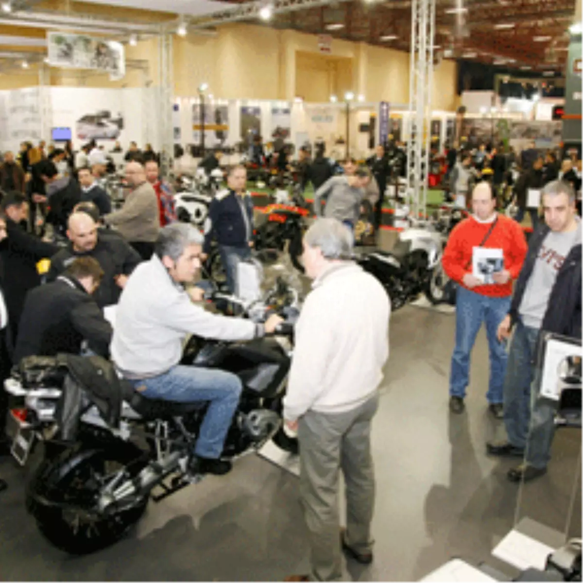 Motosikletçi Bayram Ediyor