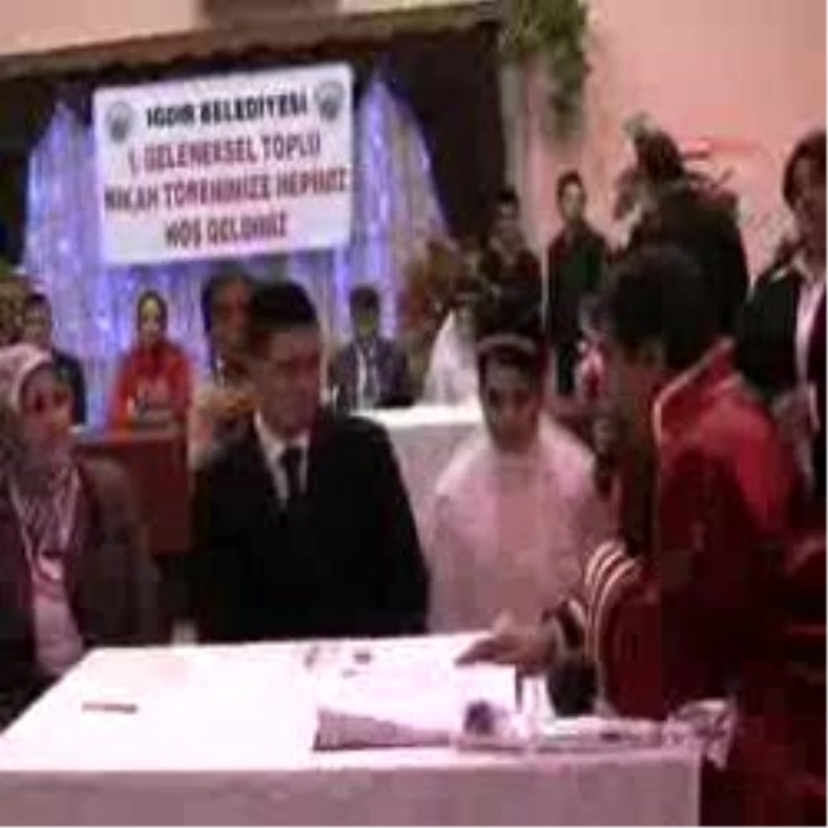 Iğdır\'da 106 Çiftin Toplu Nikah Töreni Yapıldı
